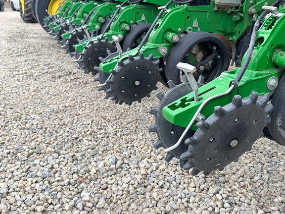 2021 John-Deere 1775NT