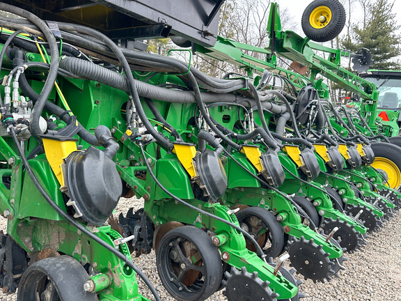 2021 John-Deere 1775NT