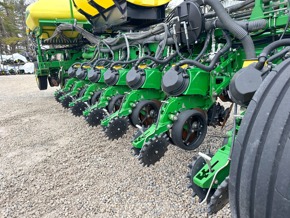 2021 John-Deere 1775NT