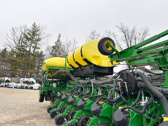 2021 John-Deere 1775NT