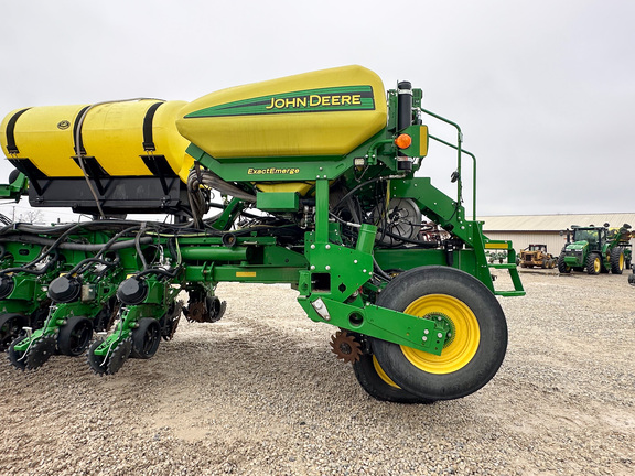 2021 John-Deere 1775NT