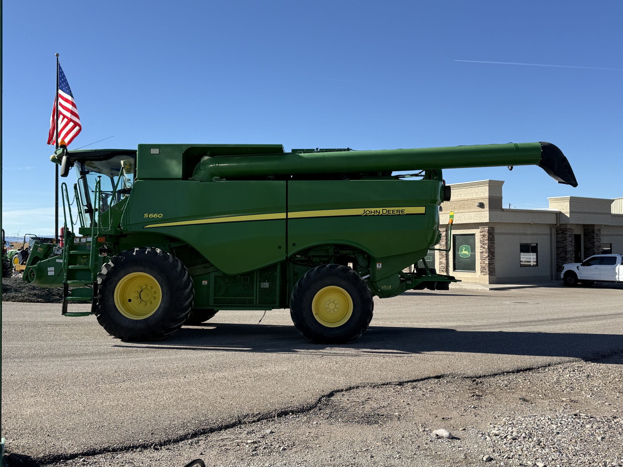 2014 John Deere S660 Image 2