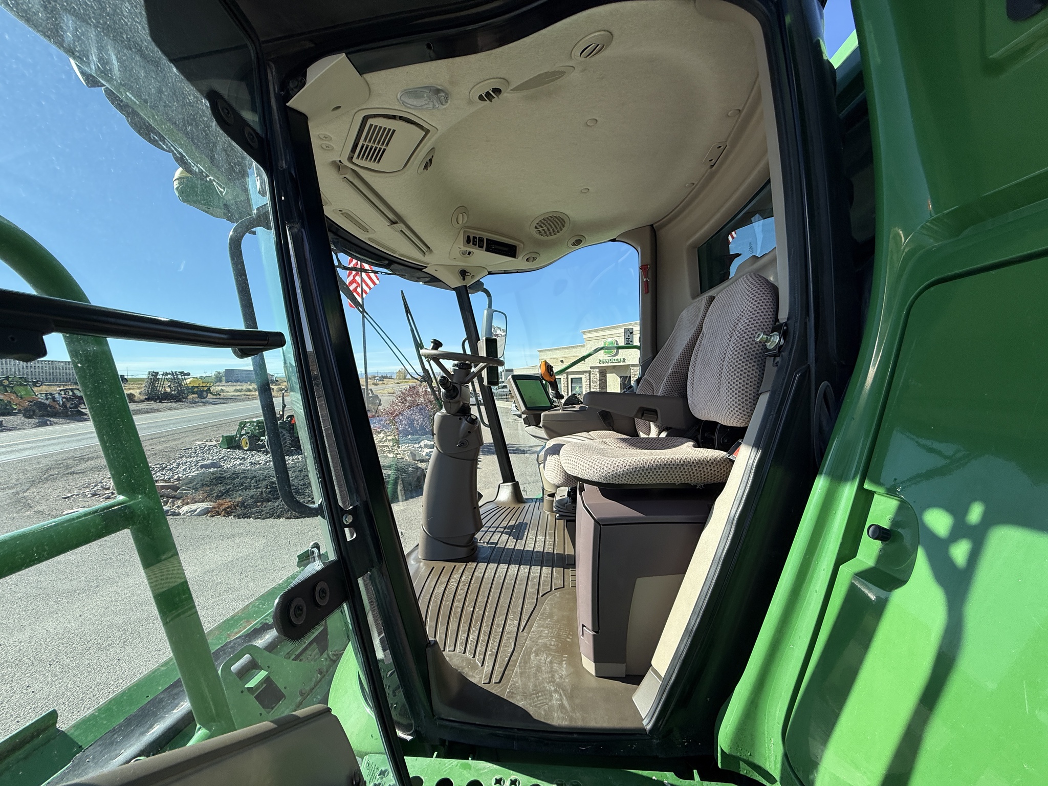 2014 John Deere S660 Image 9