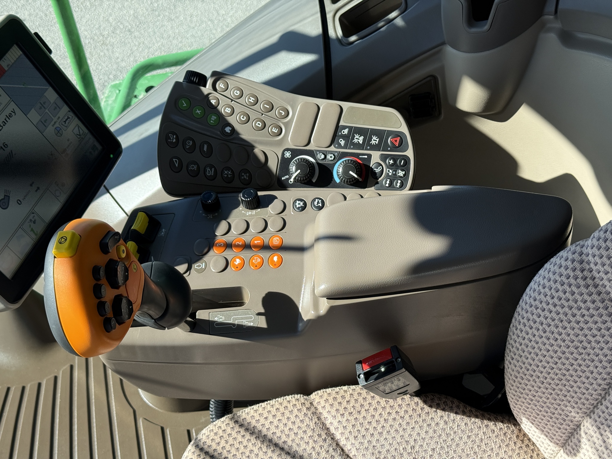 2014 John Deere S660 Image 14