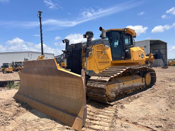 Photo of a 2019 John Deere 950K