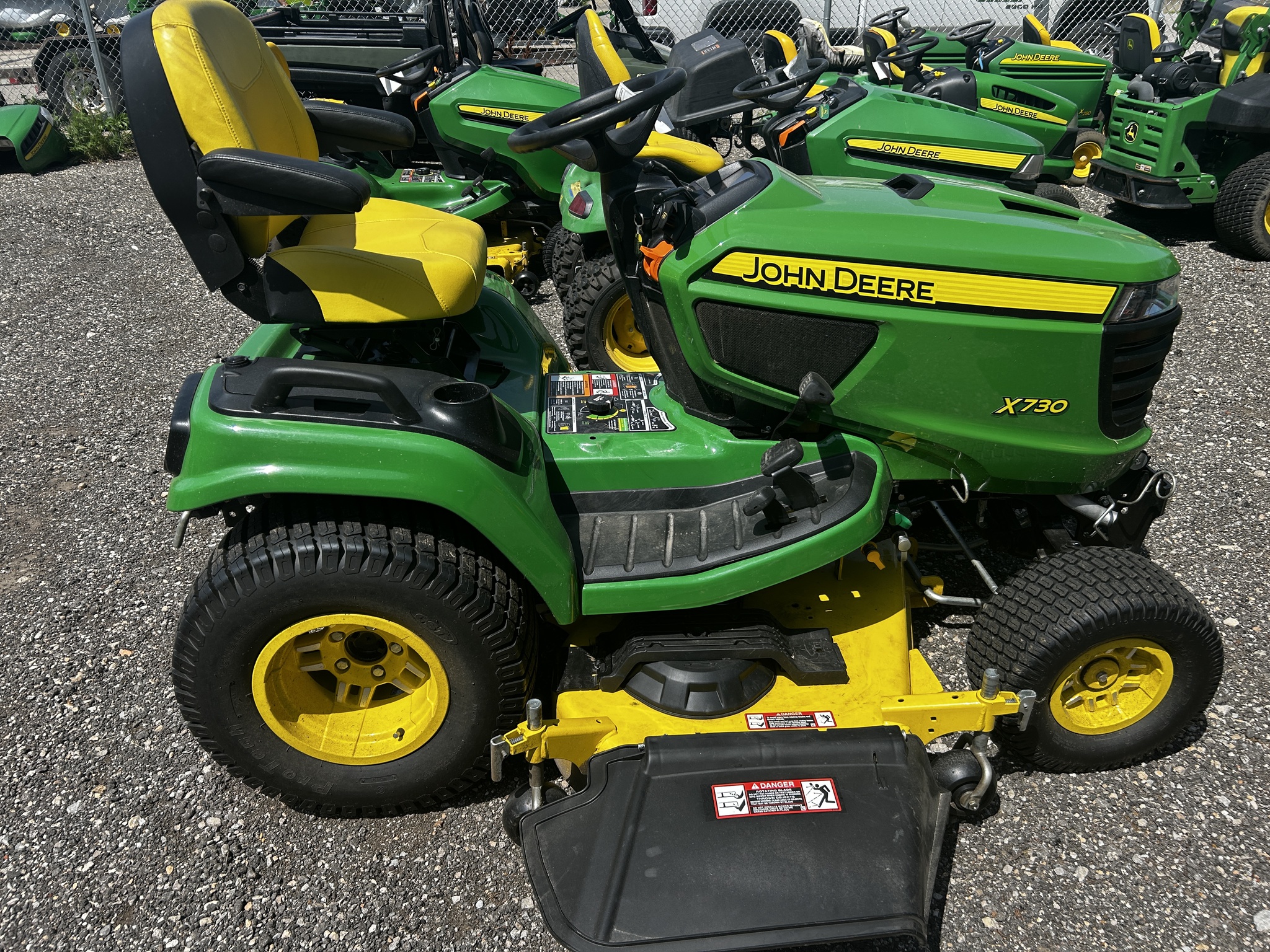 2022 John Deere X730 Image 6
