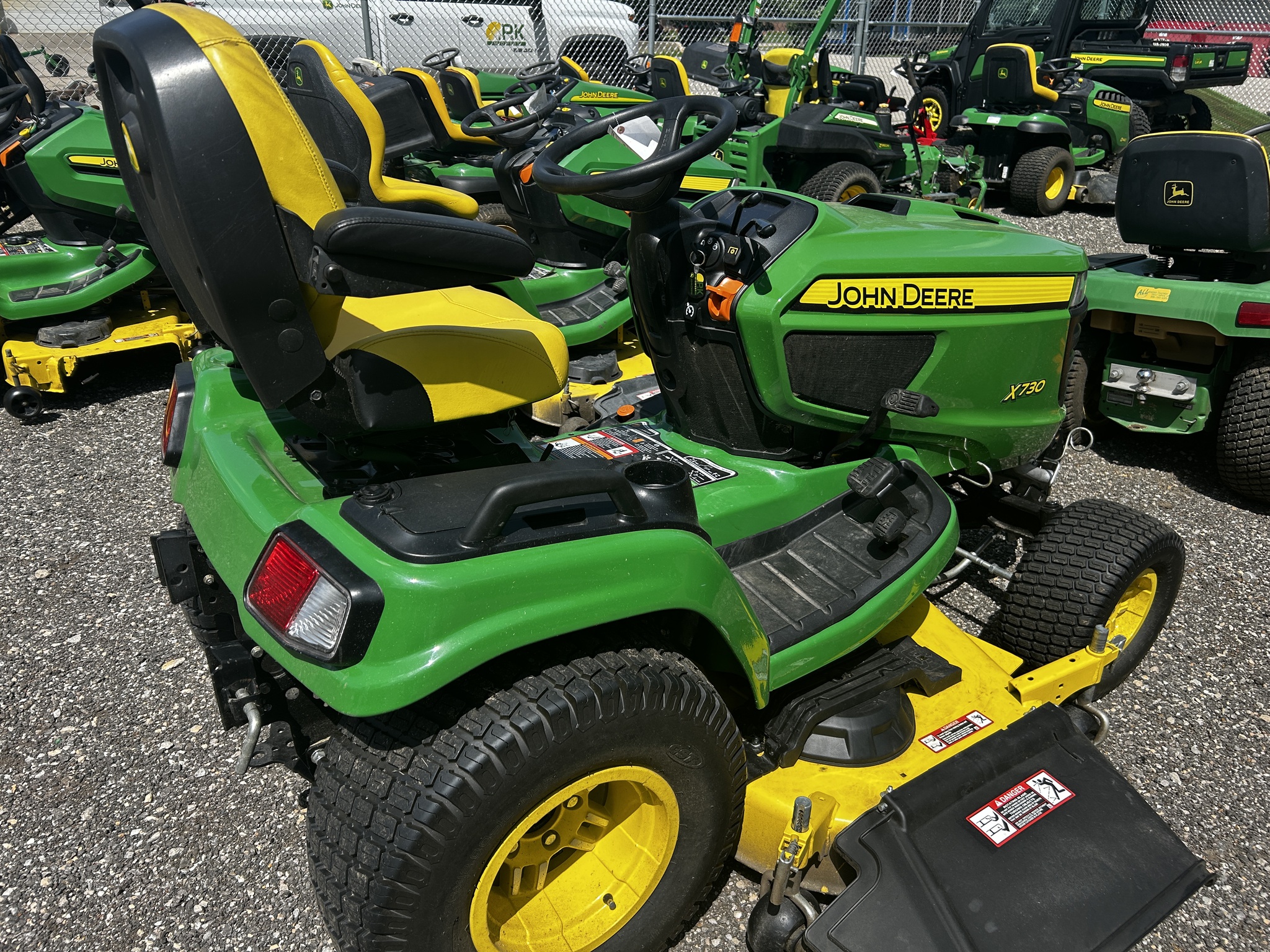 2022 John Deere X730 Image 5