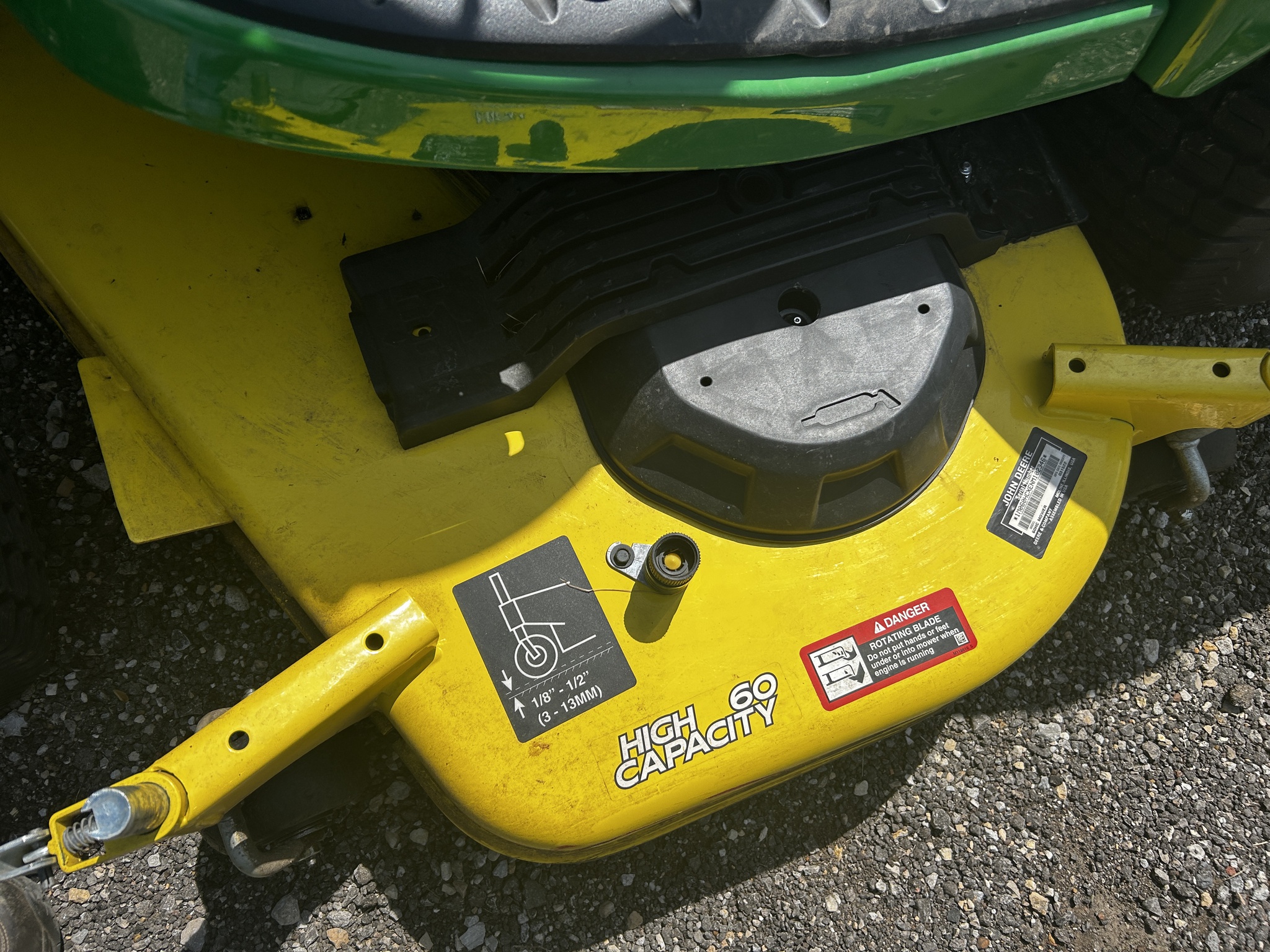 2022 John Deere X730 Image 8