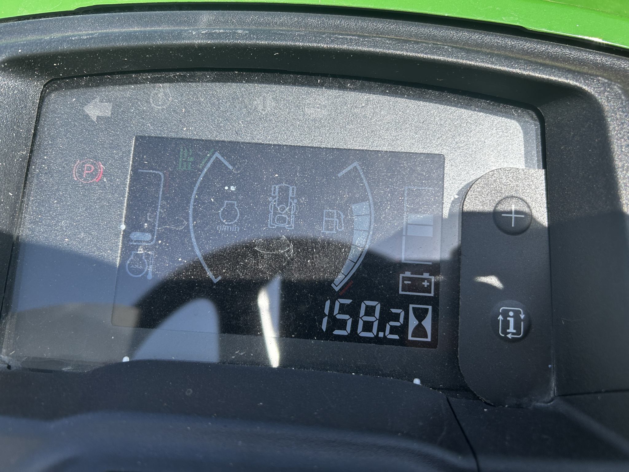2022 John Deere X730 Image 10