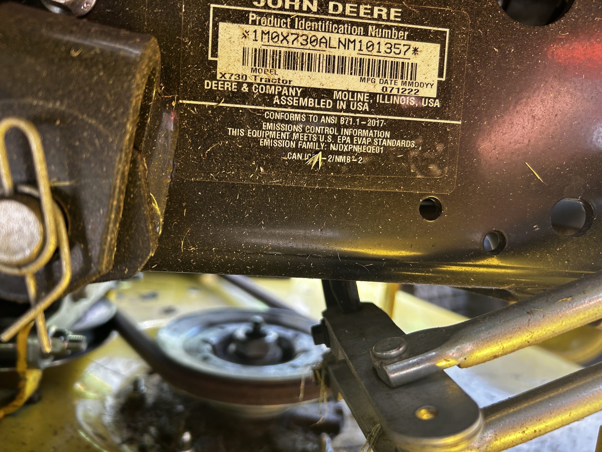 2022 John Deere X730 Image 11