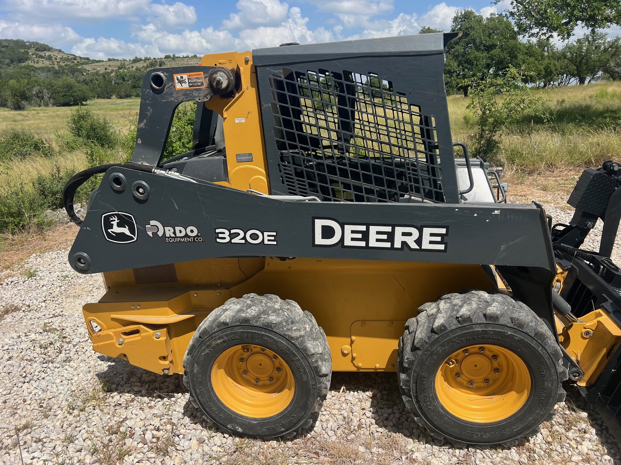 2018 John Deere 320E Image 4
