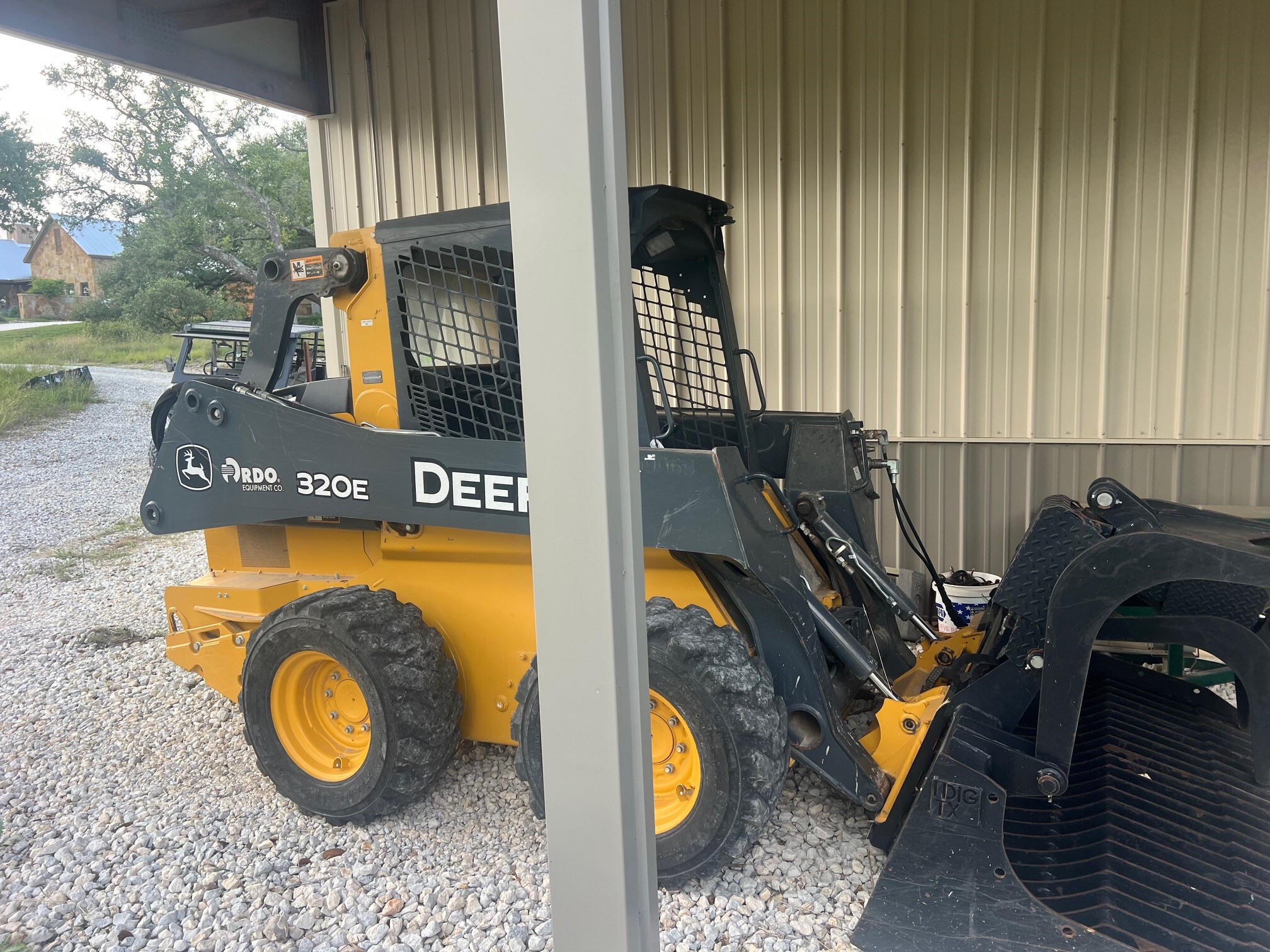 2018 John Deere 320E Image 11