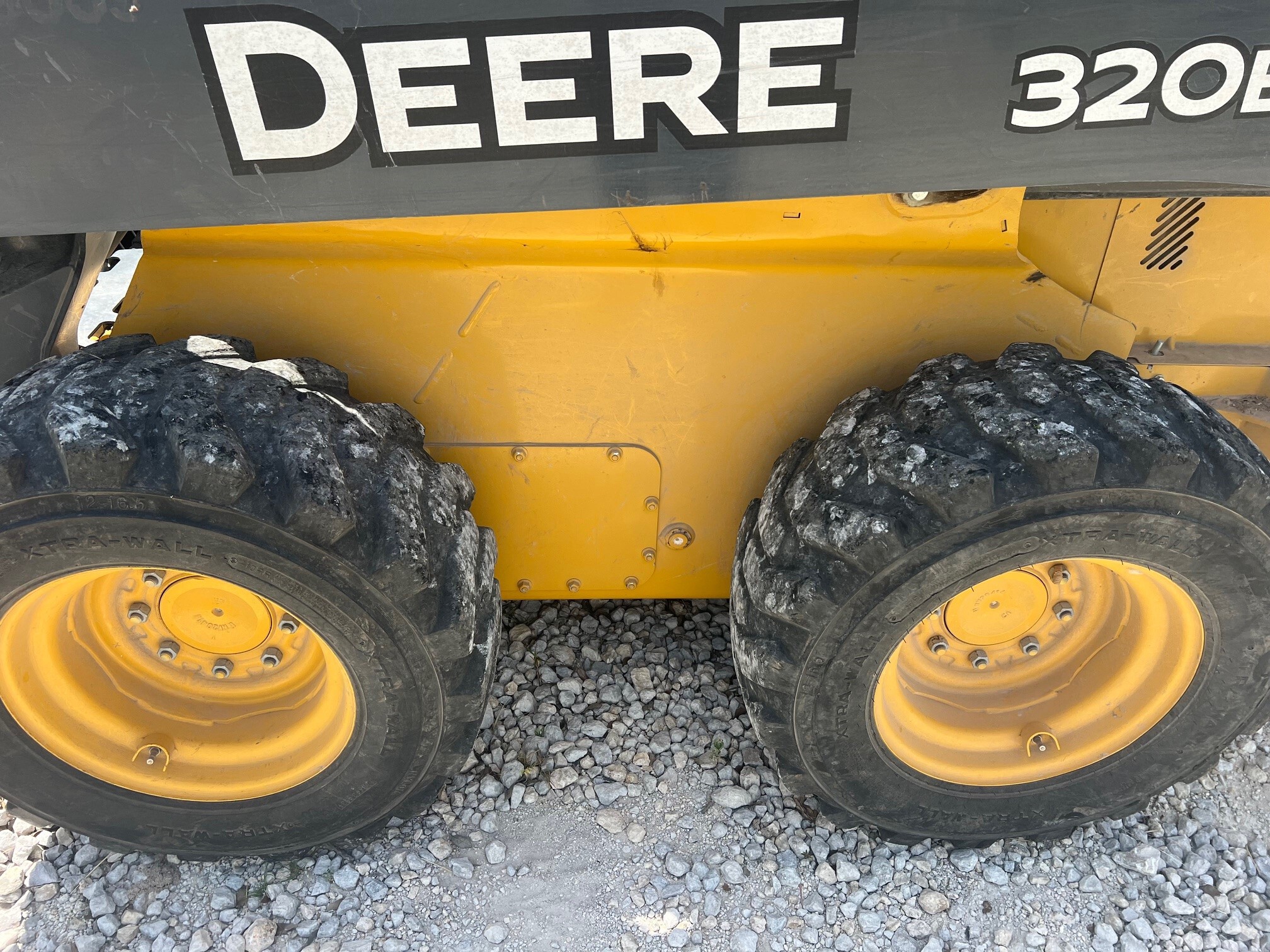2018 John Deere 320E Image 15