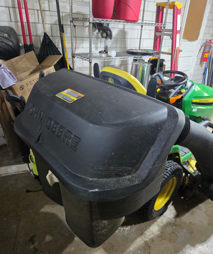 2021 John Deere X394 Image 3