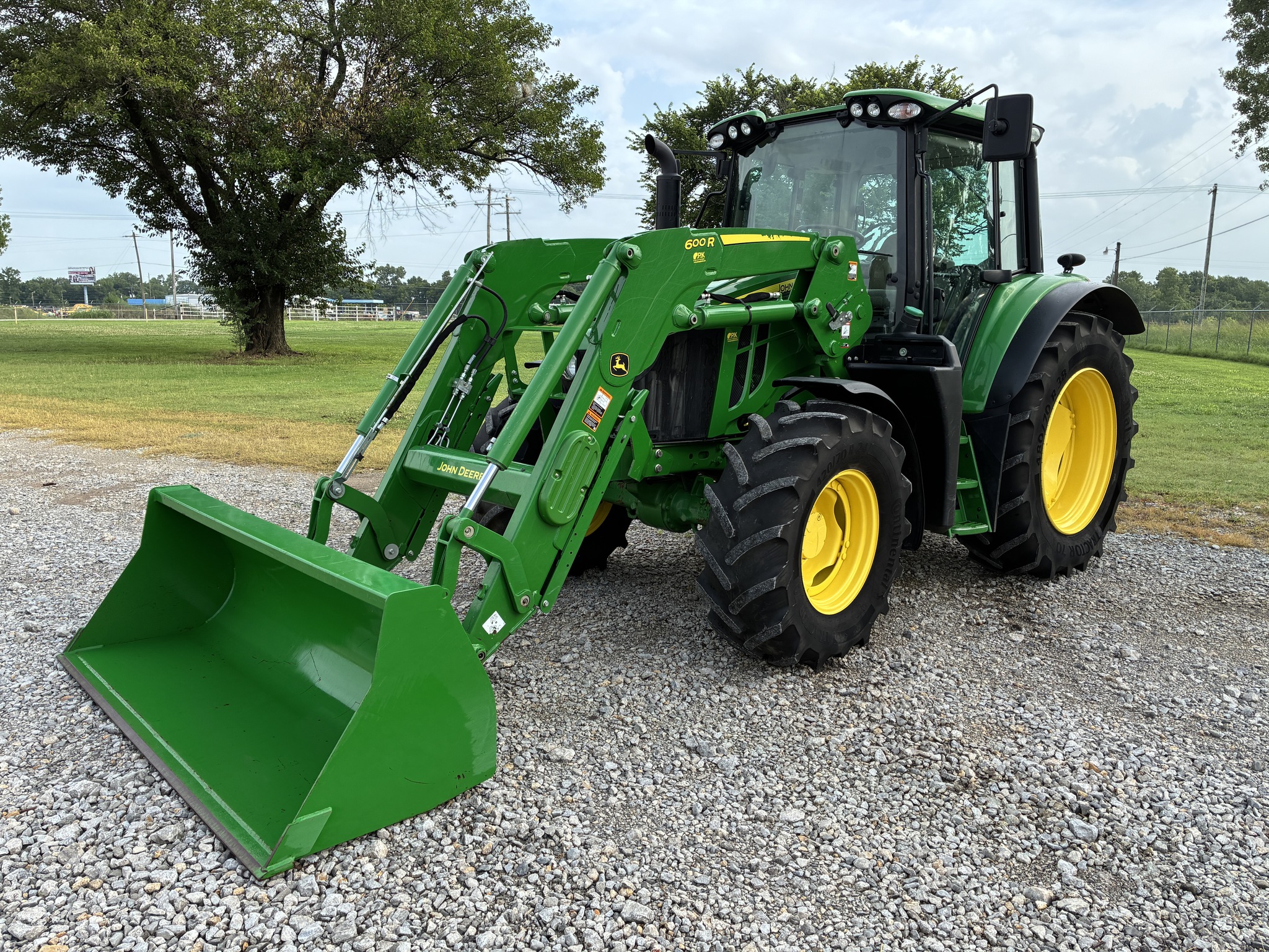 2022 John Deere 6120M Image 1
