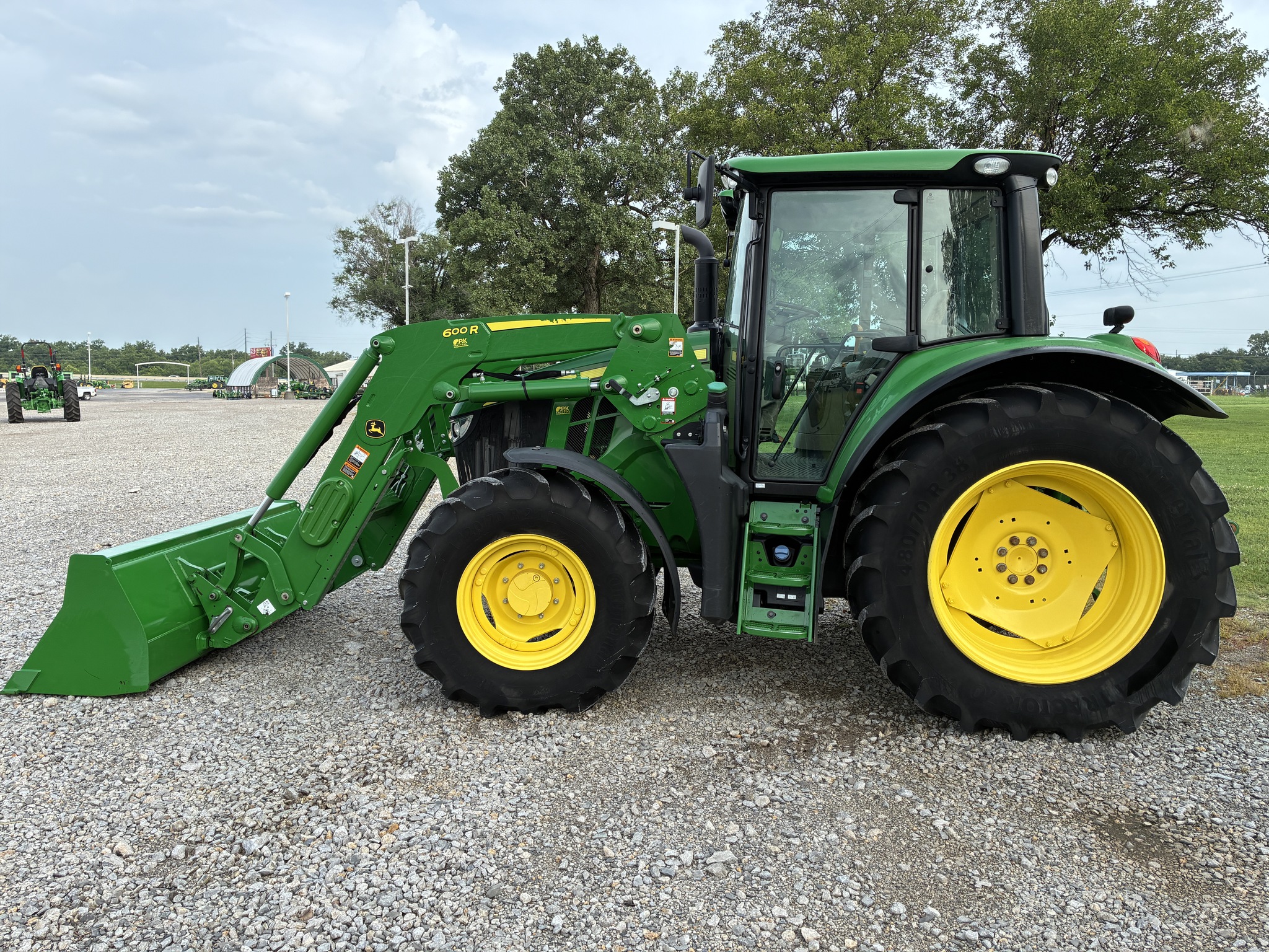 2022 John Deere 6120M Image 2