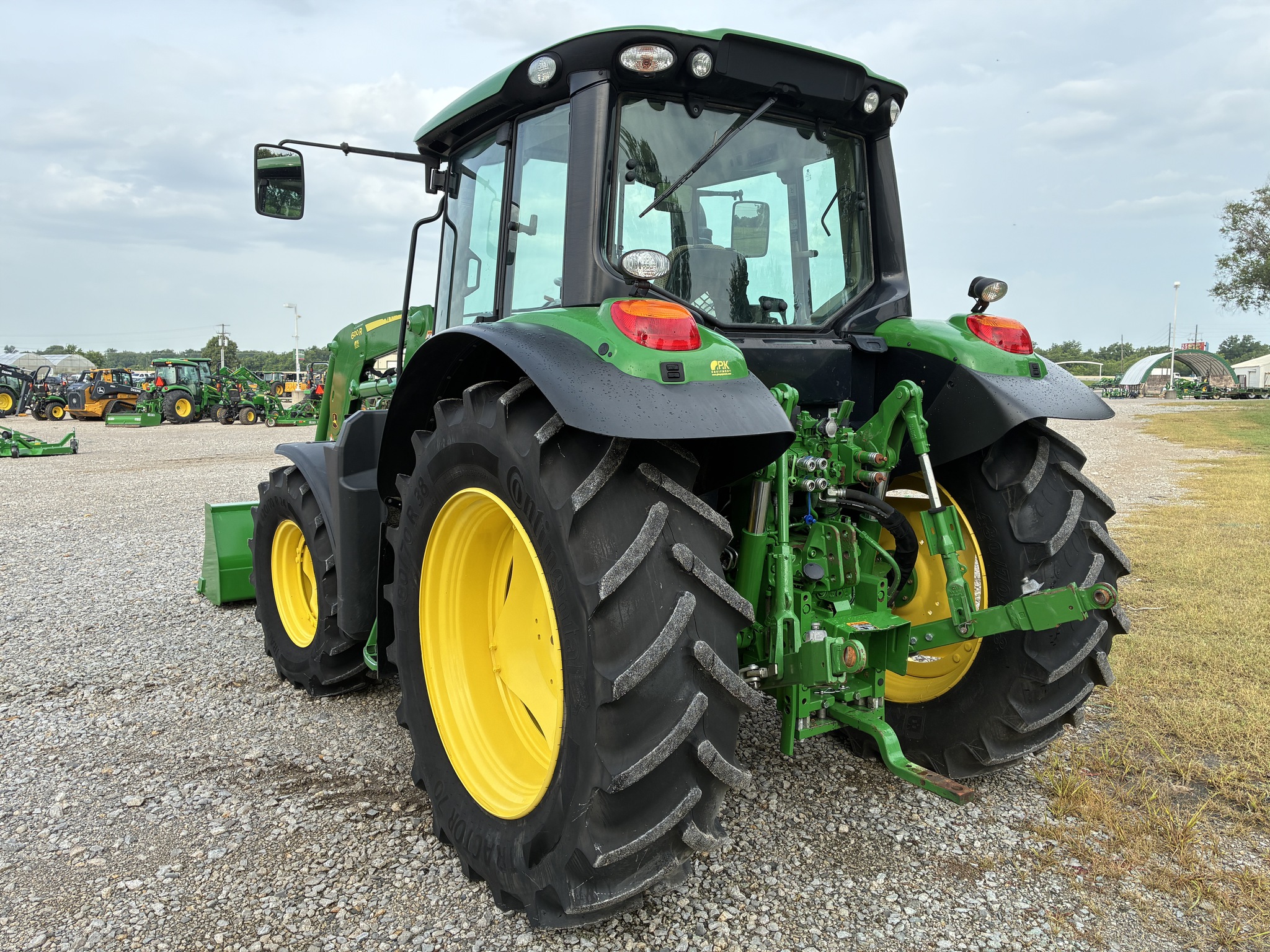 2022 John Deere 6120M Image 3