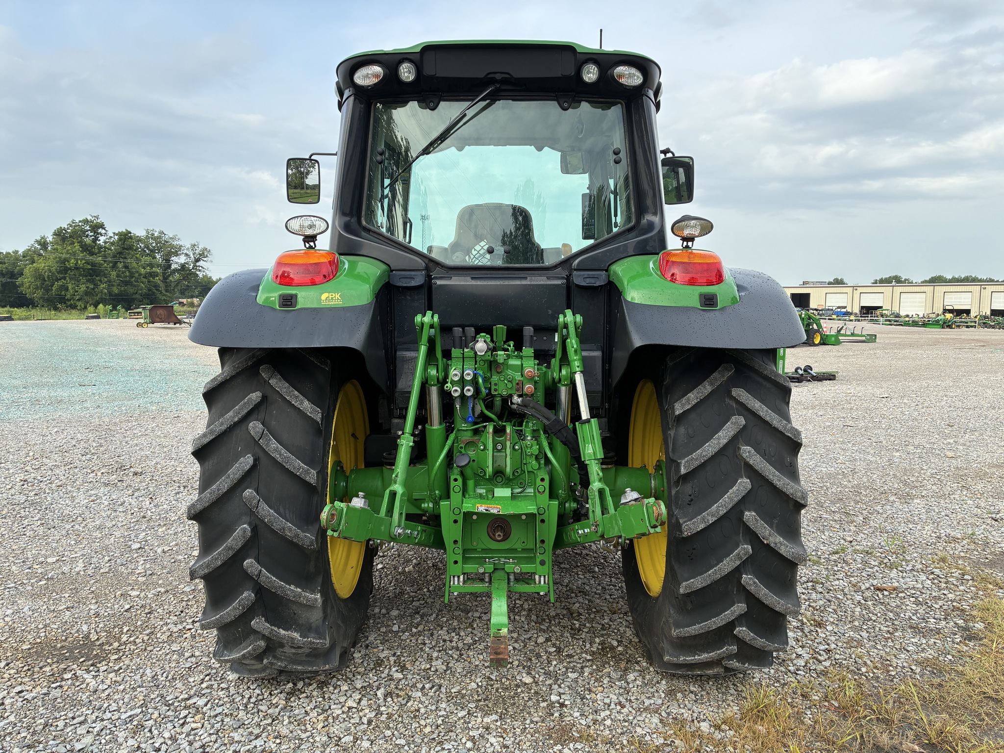2022 John Deere 6120M Image 4