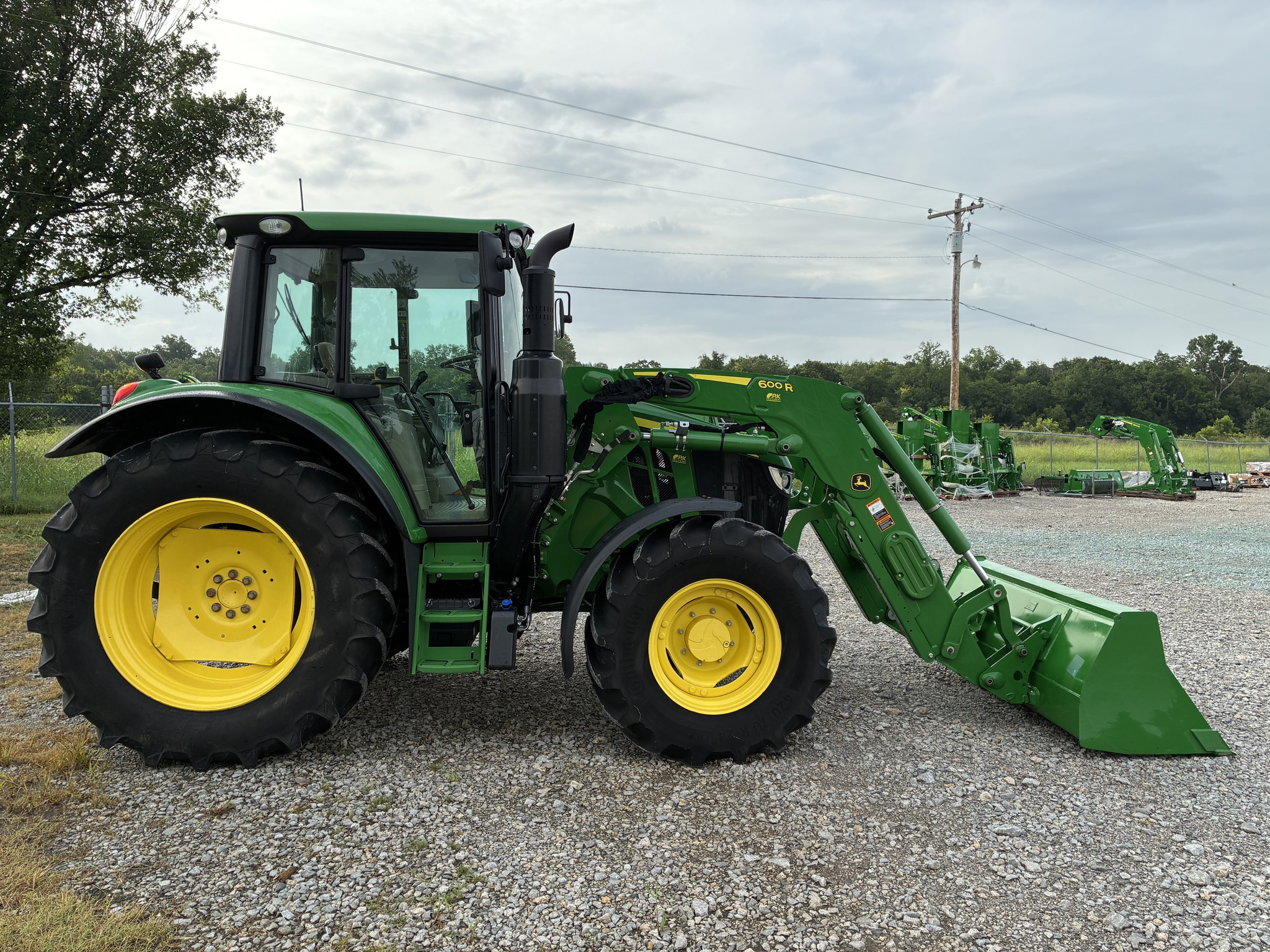 2022 John Deere 6120M Image 6