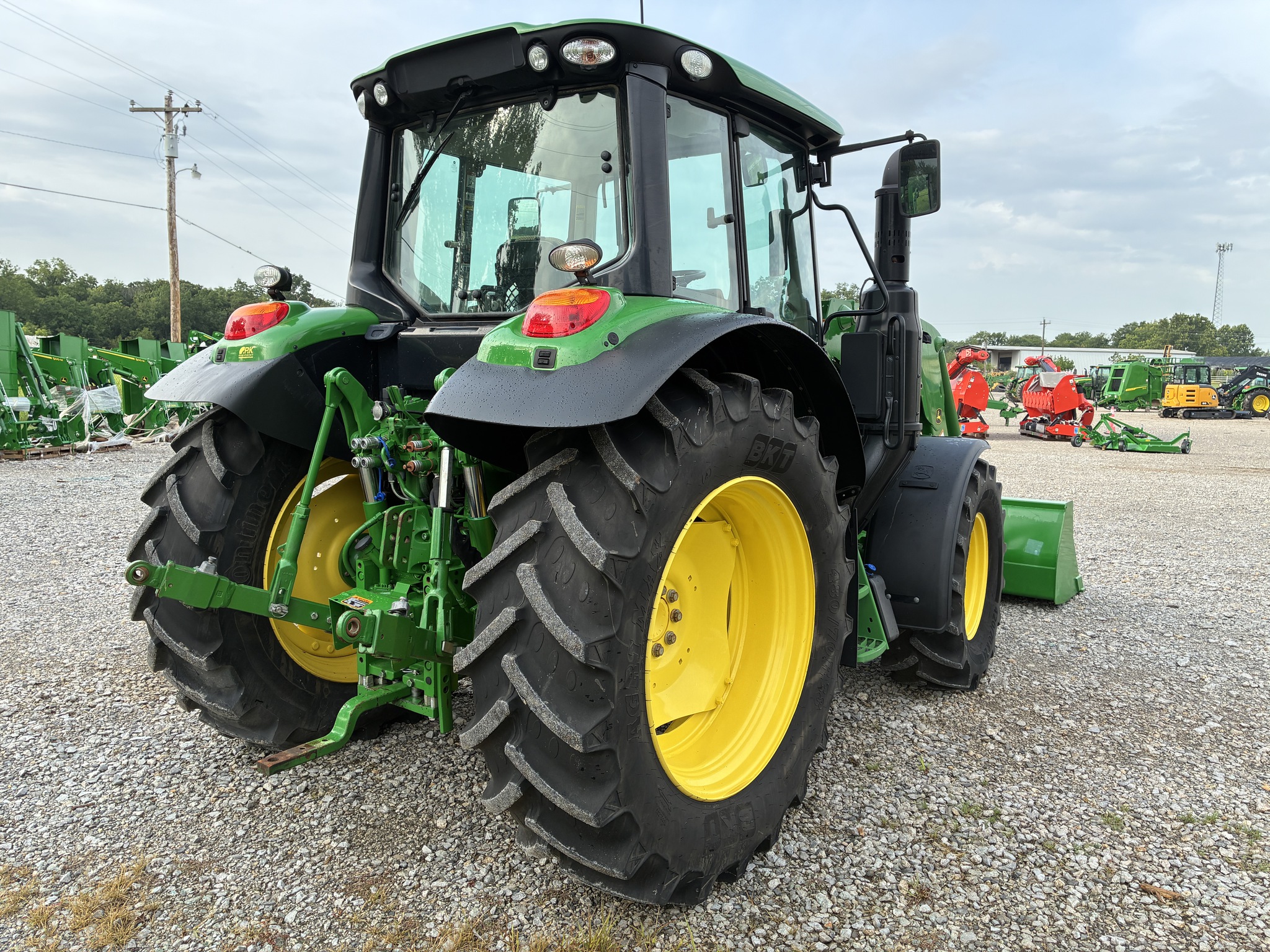 2022 John Deere 6120M Image 5