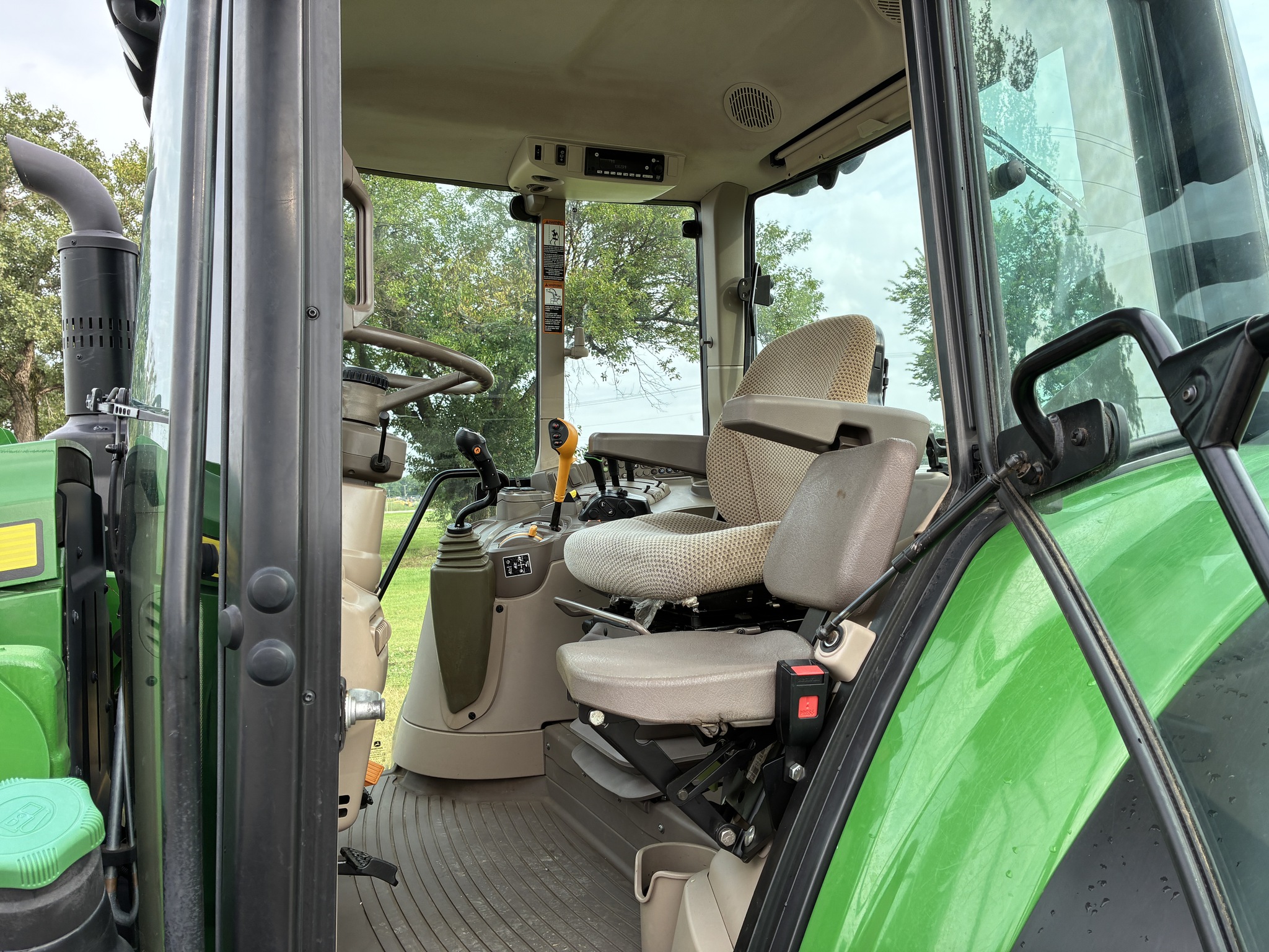 2022 John Deere 6120M Image 29