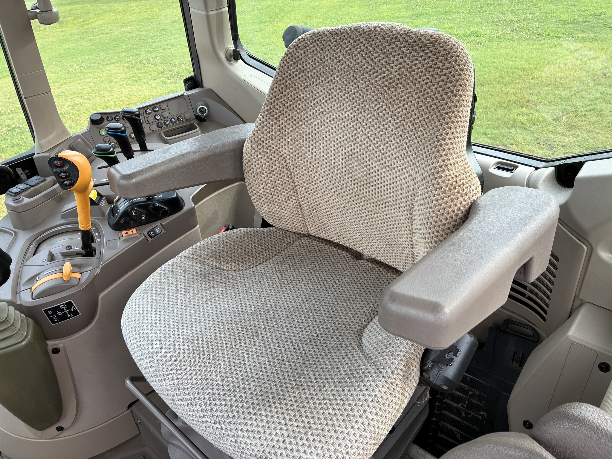 2022 John Deere 6120M Image 35