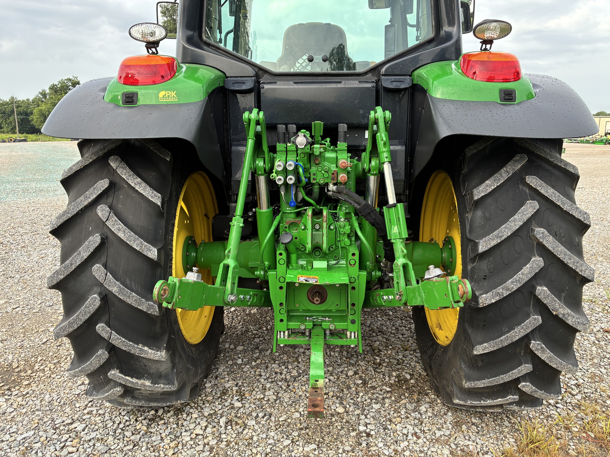 2022 John Deere 6120M Image 17