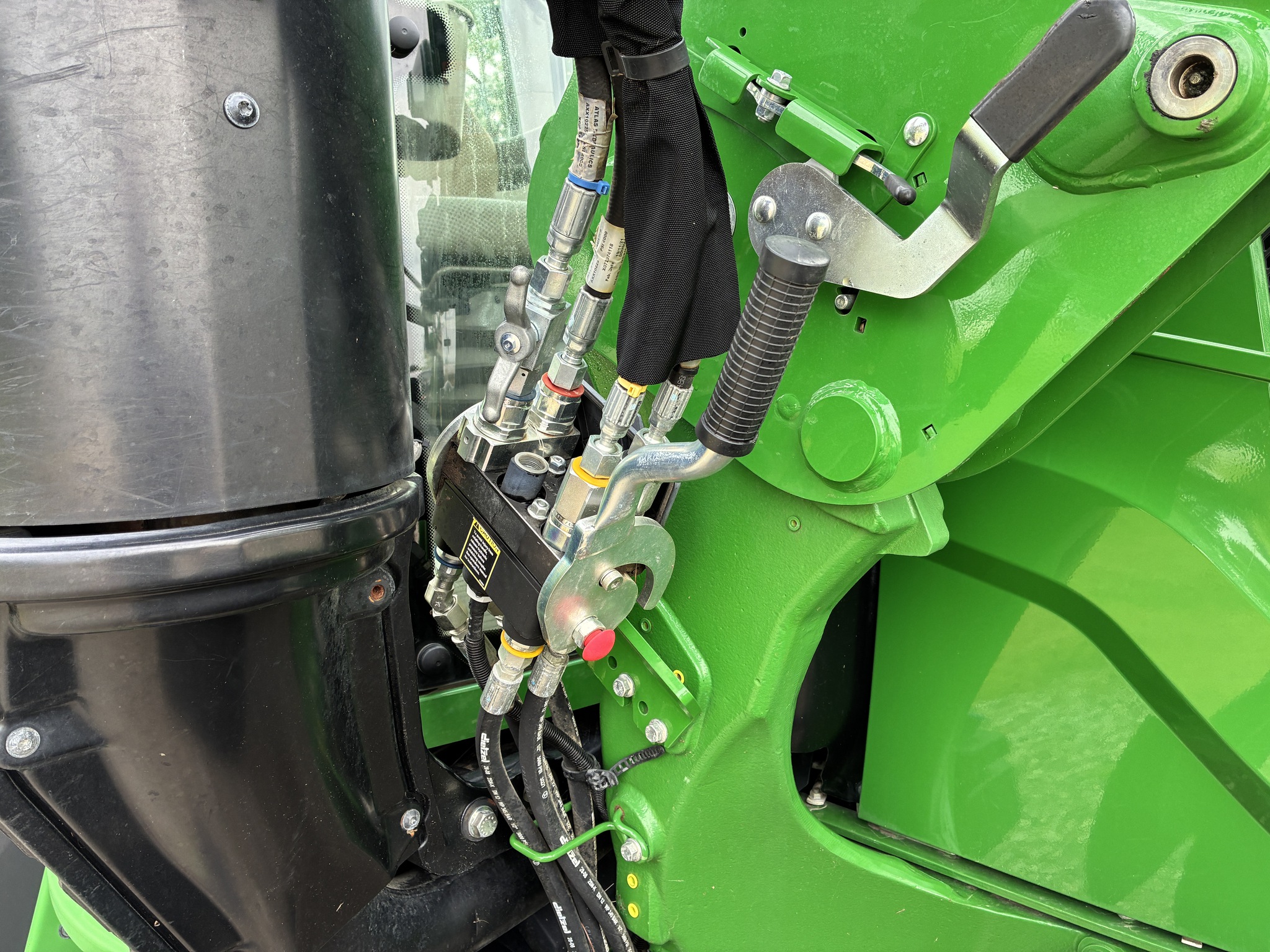 2022 John Deere 6120M Image 26