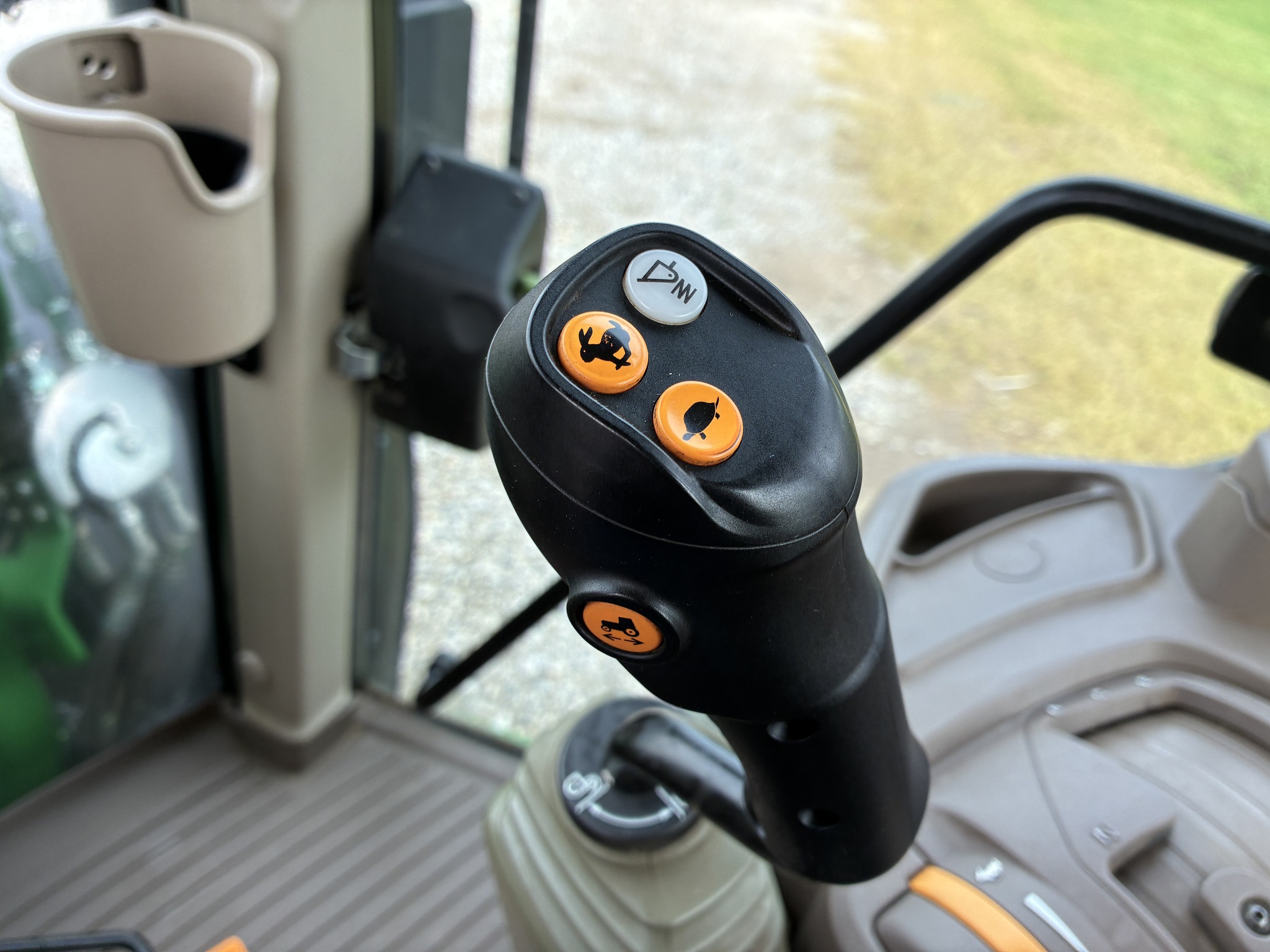 2022 John Deere 6120M Image 38