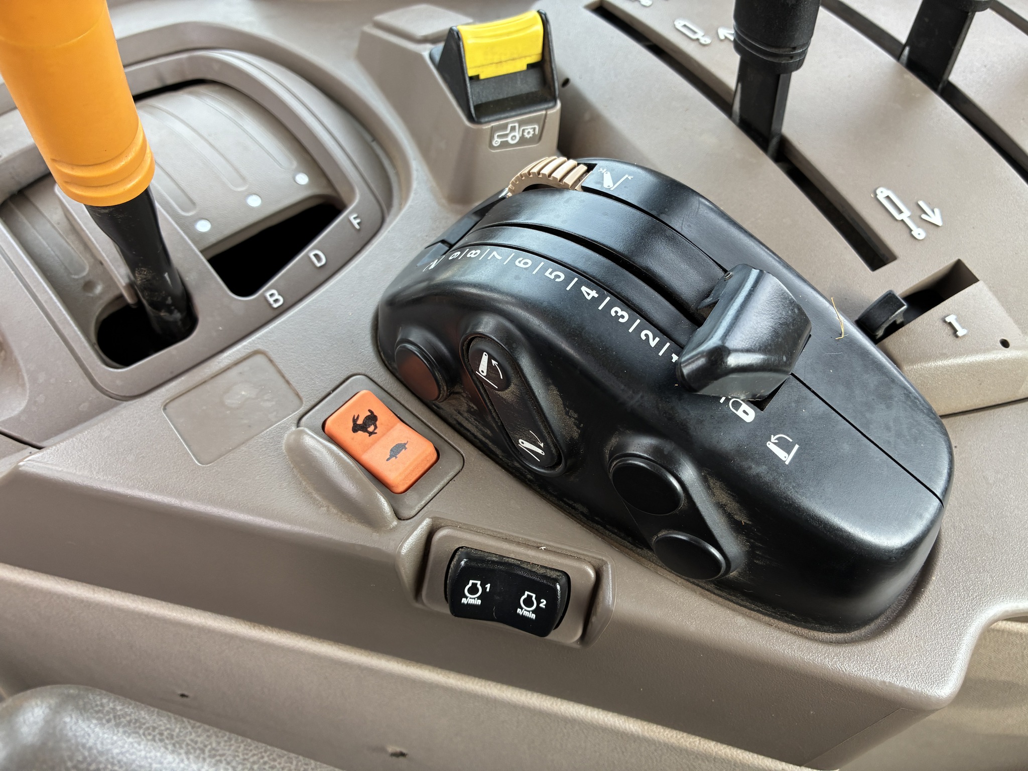 2022 John Deere 6120M Image 41