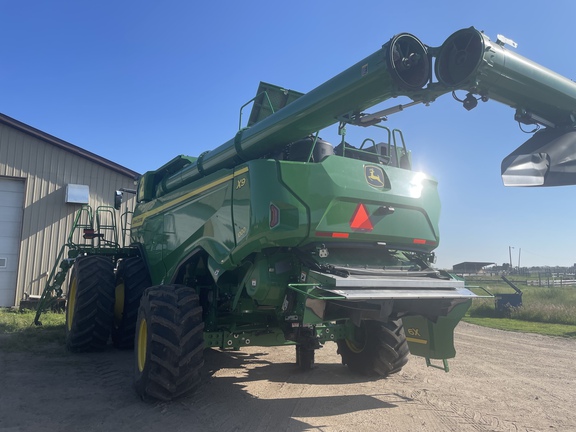 Used 2024 John Deere X9 1000 Combines at Horizon Ag & Turf in Vermilion, AB - Photo5