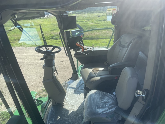 Used 2024 John Deere X9 1000 Combines at Horizon Ag & Turf in Vermilion, AB - Photo9