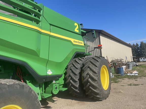 Used 2024 John Deere X9 1000 Combines at Horizon Ag & Turf in Vermilion, AB - Photo10