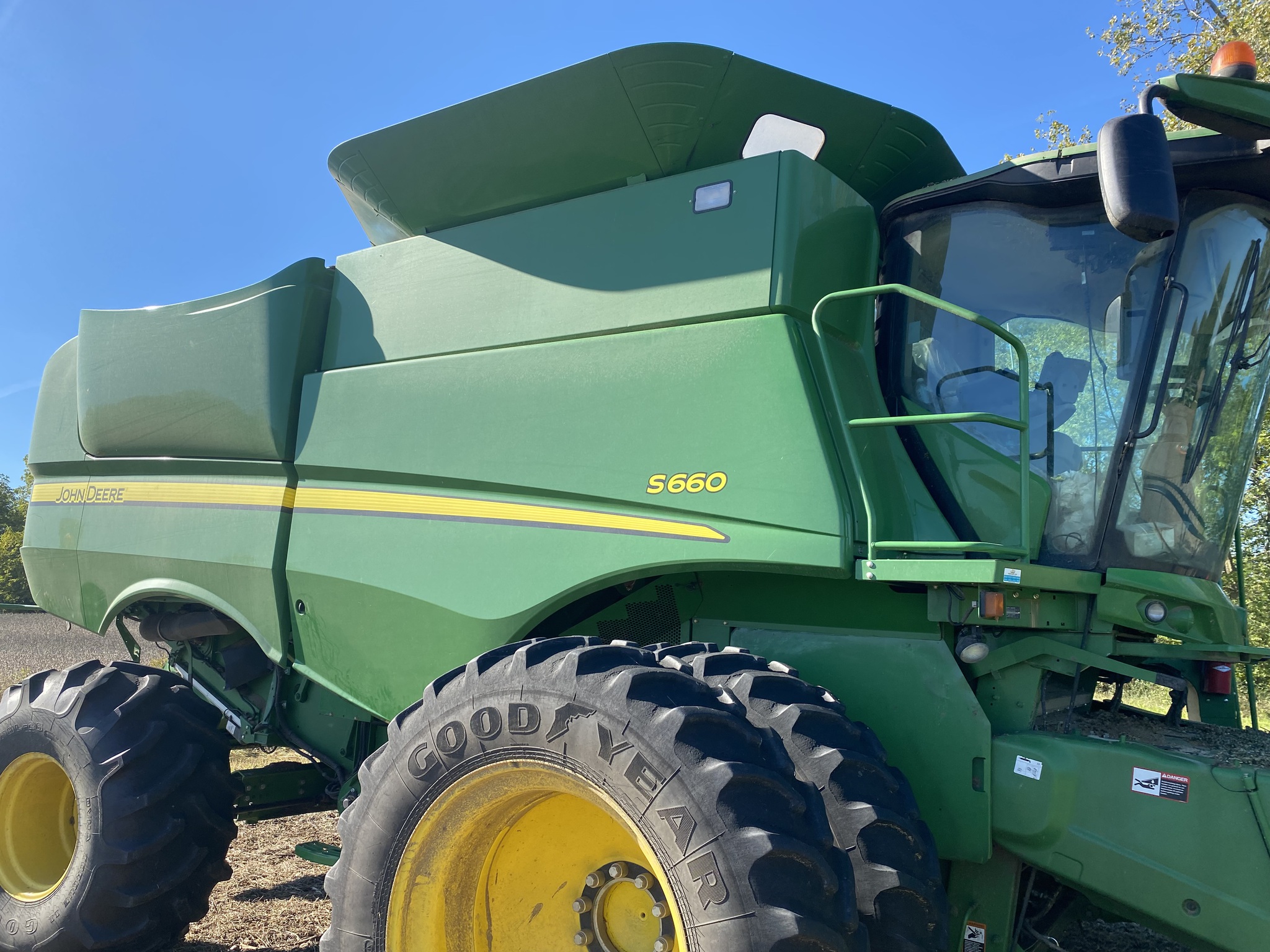 2013 John Deere S660 Image 26