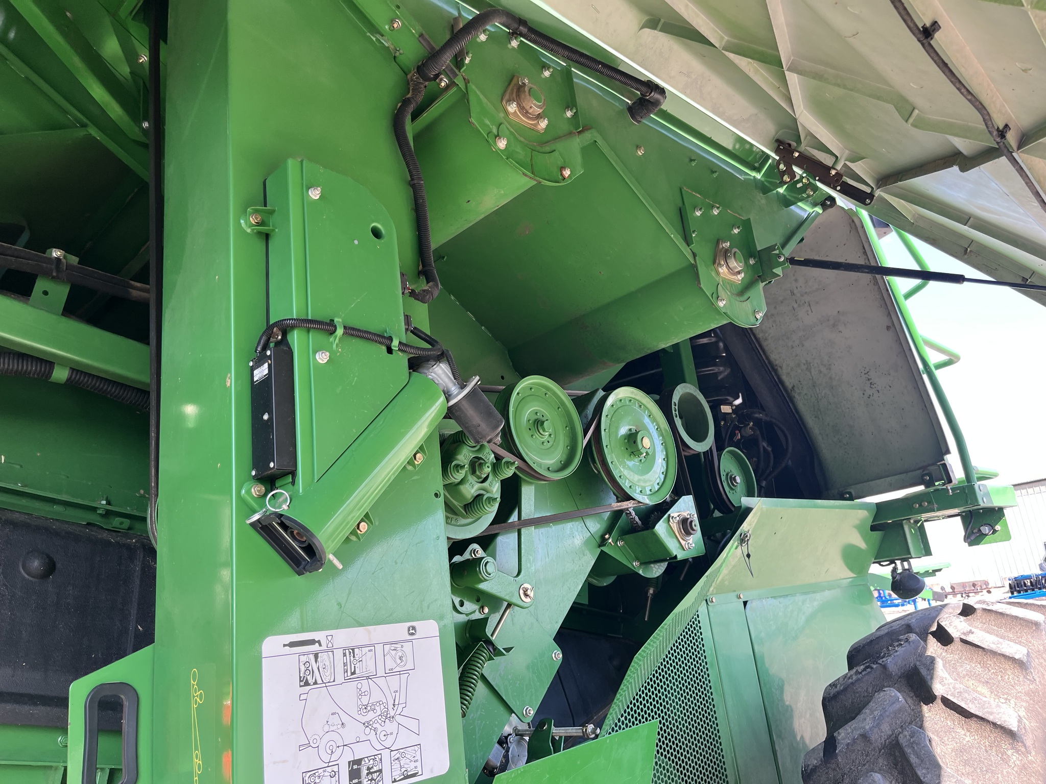 2013 John Deere S660 Image 7