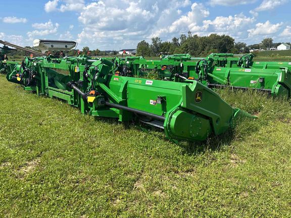 Used 2025 John Deere CF 12 Corn and Row Crop headers at Koenig Equipment in Anna, OH - Photo4