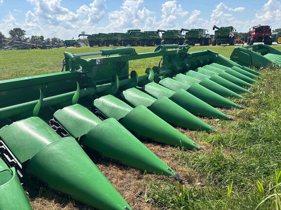 Used 2025 John Deere CF 12 Corn and Row Crop headers at Koenig Equipment in Anna, OH - Photo6