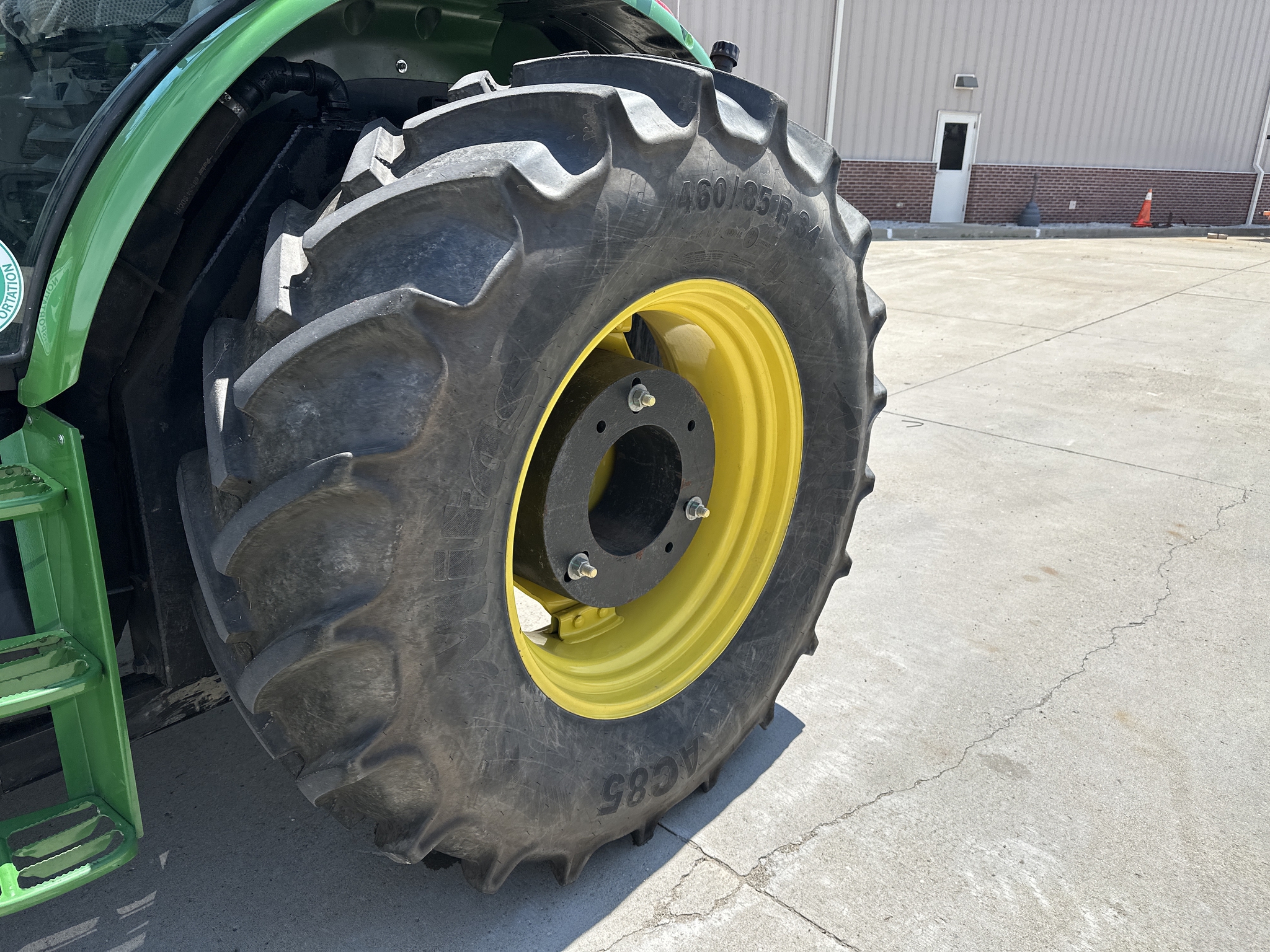 2023 John Deere 6120E Image 14