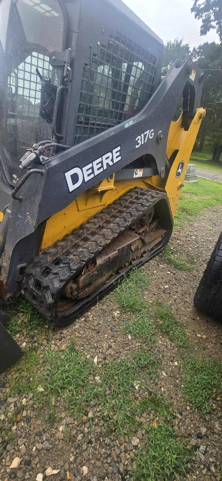 2018 John Deere 317G Image 1