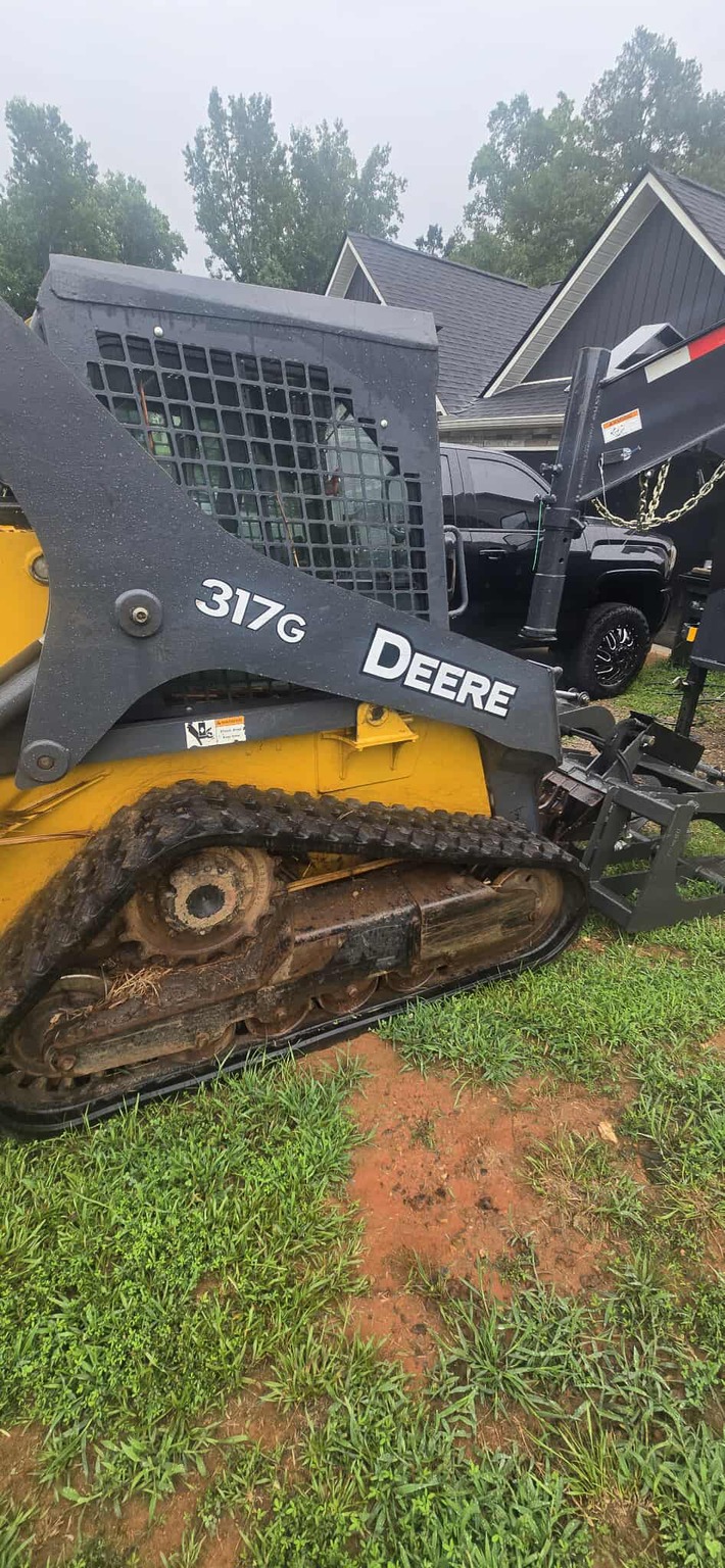 2018 John Deere 317G Image 4