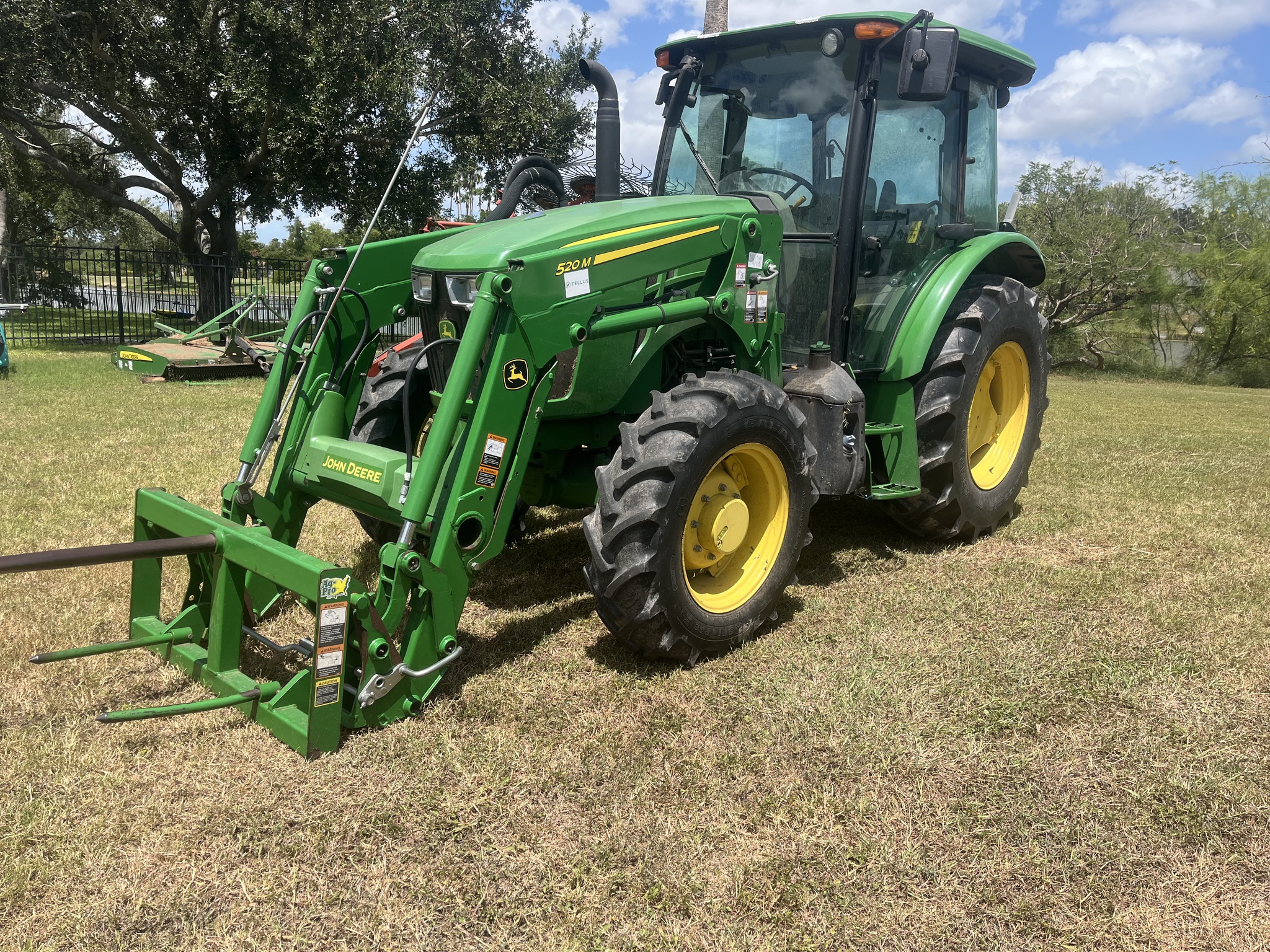 2022 John Deere 5100E Image 1