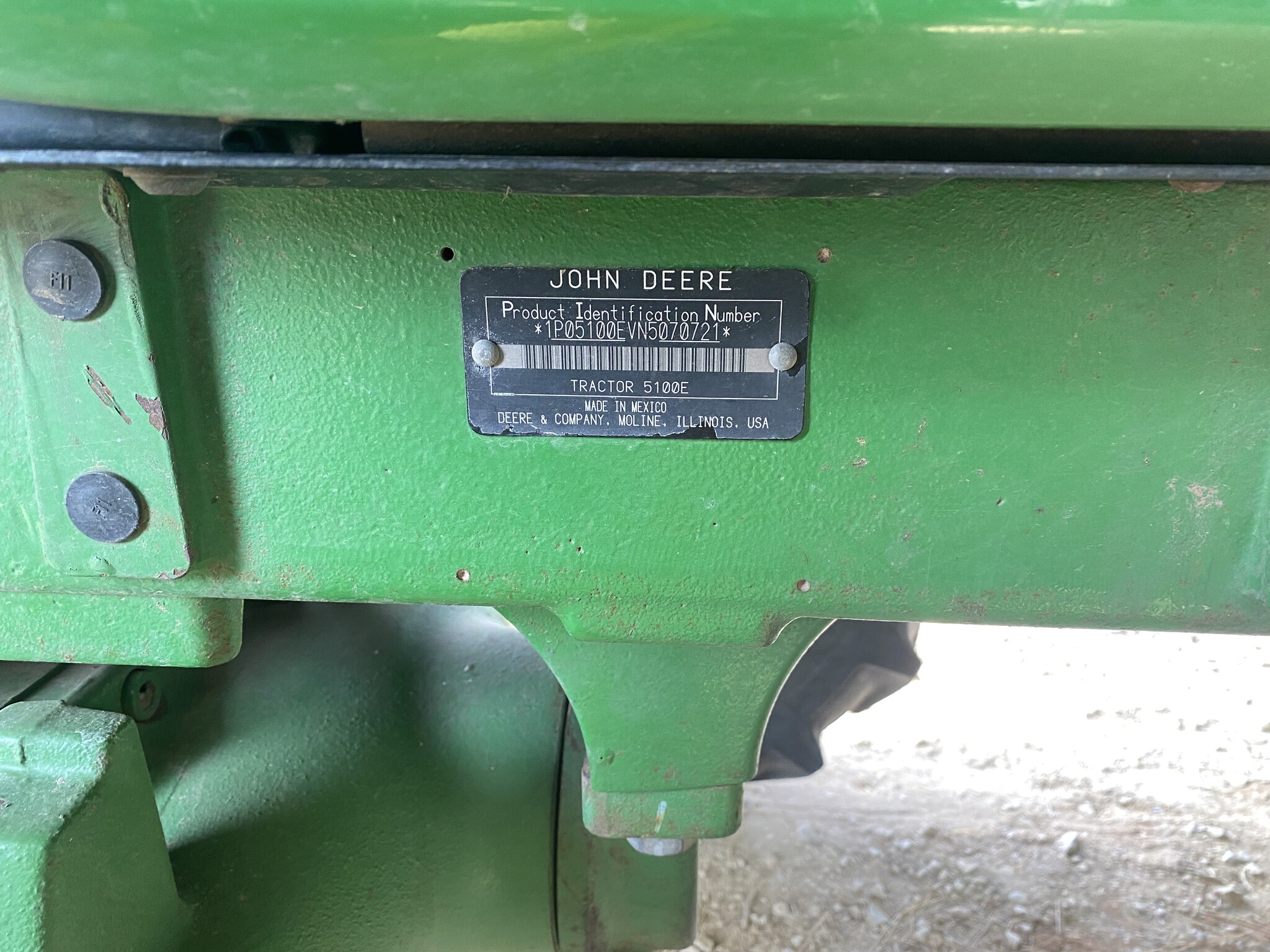 2022 John Deere 5100E Image 6