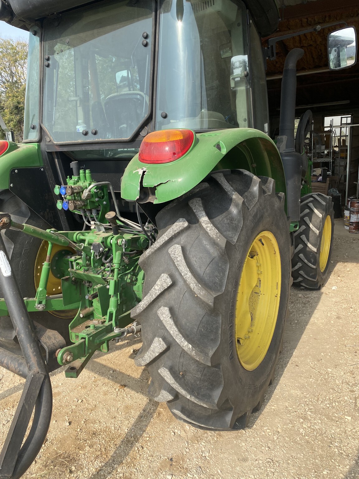 2022 John Deere 5100E Image 8