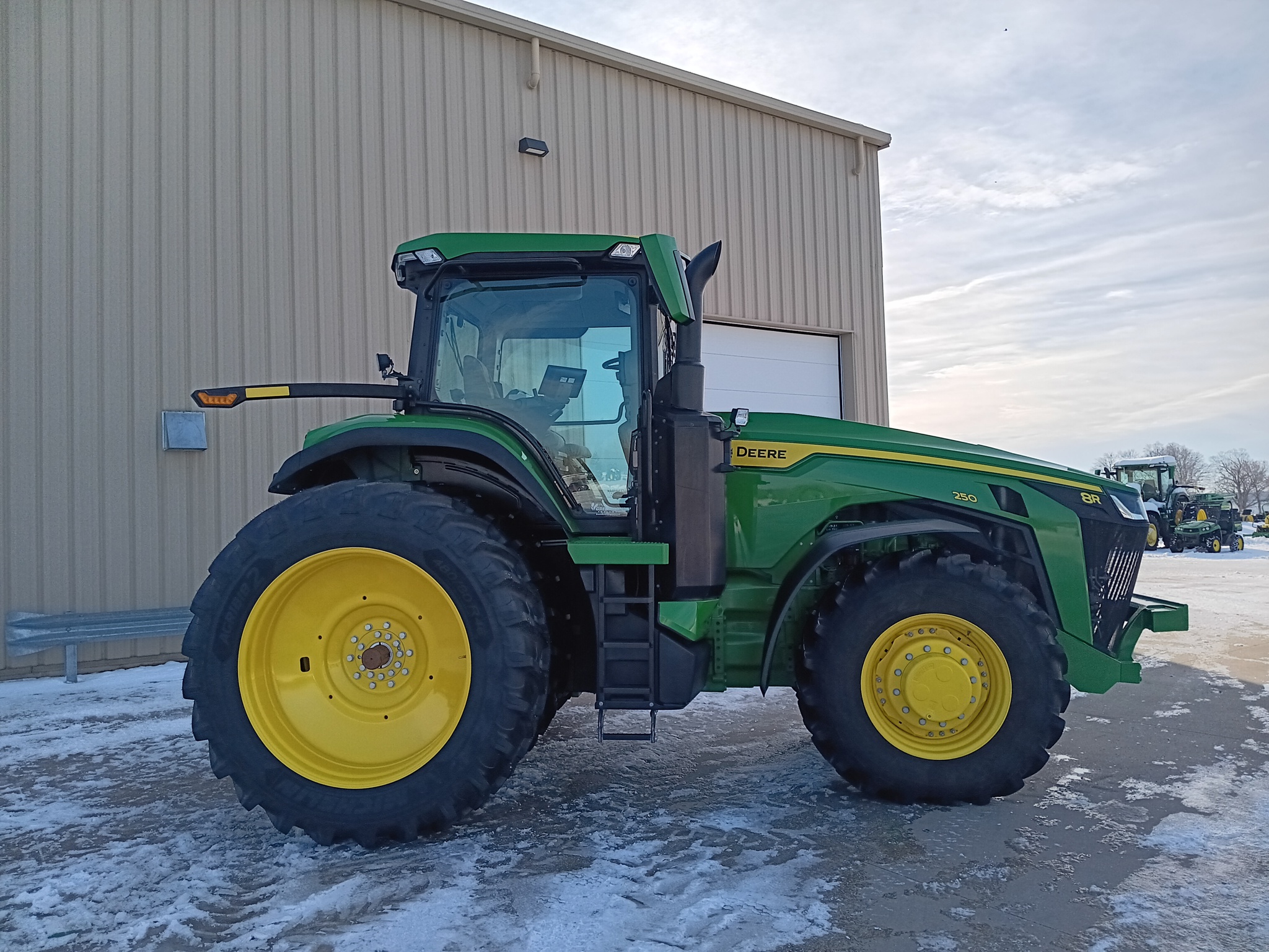 2025 John Deere 8R 250 Image 2