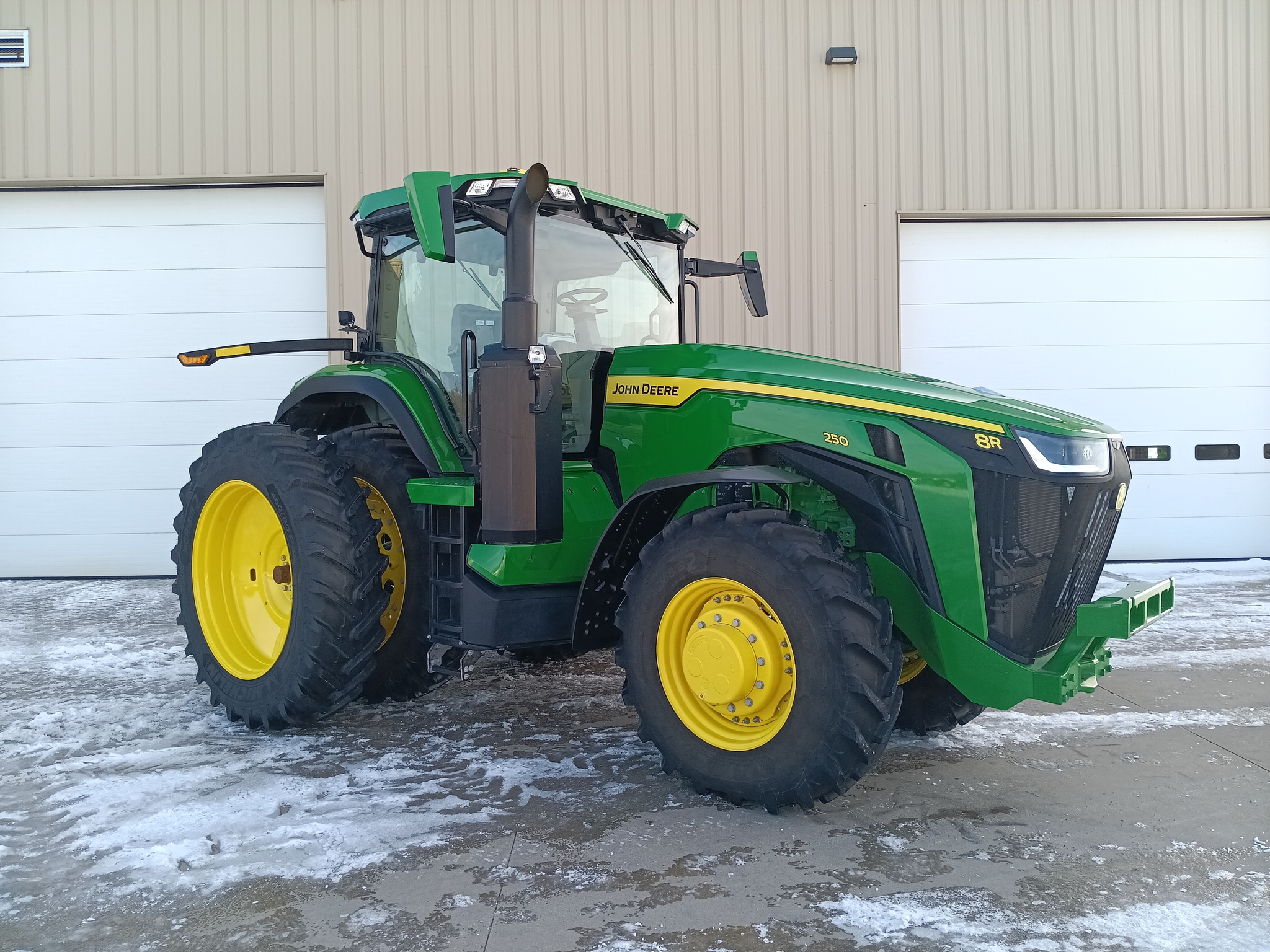 2025 John Deere 8R 250 Image 1