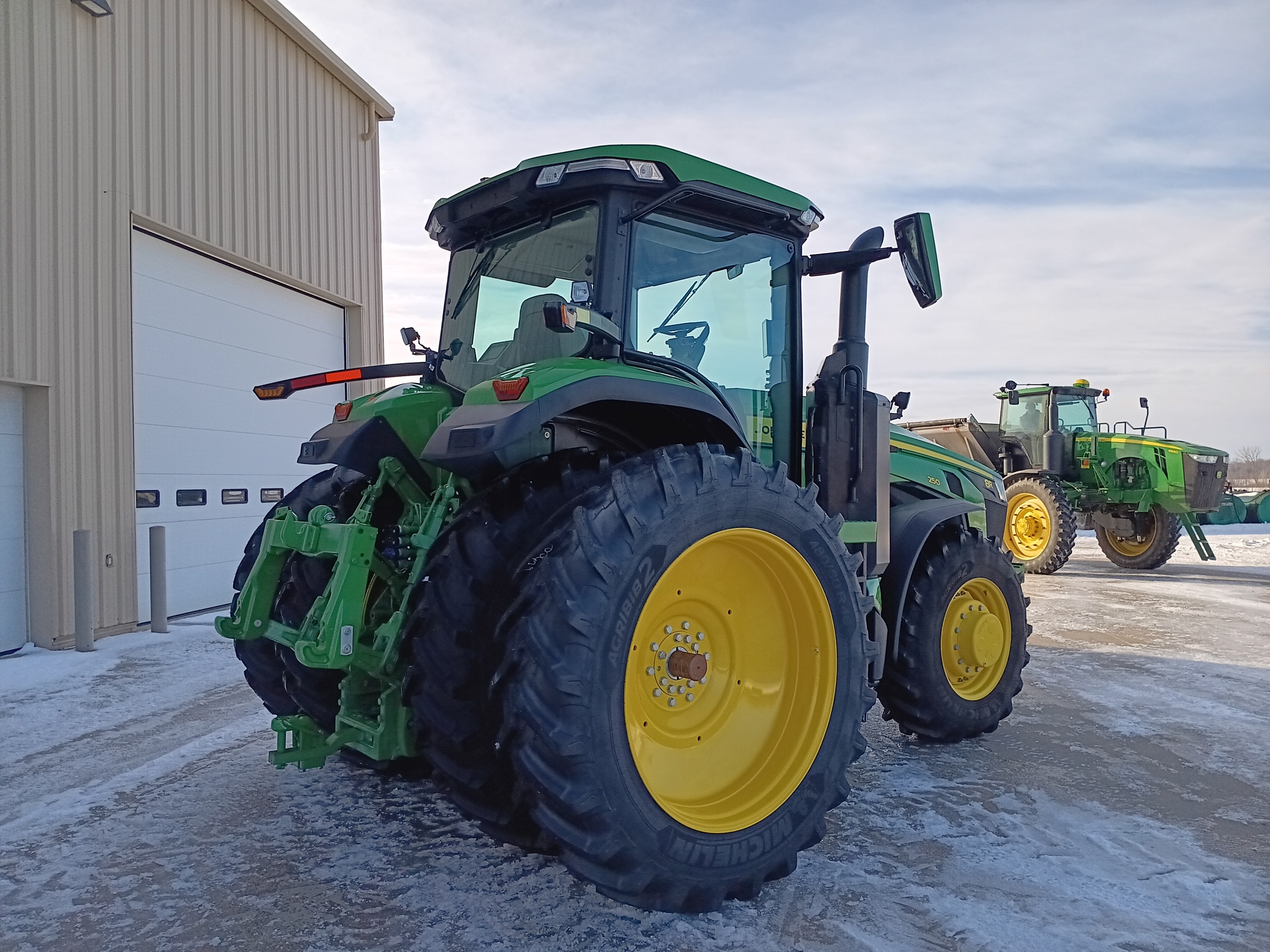 2025 John Deere 8R 250 Image 3