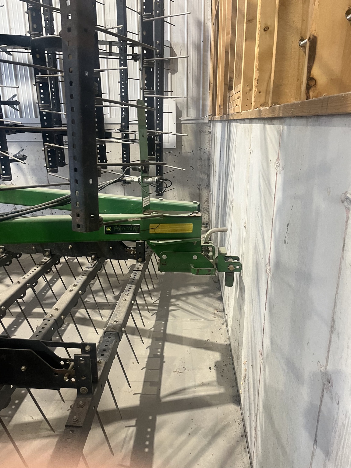 2012 John Deere 2210 Image 3