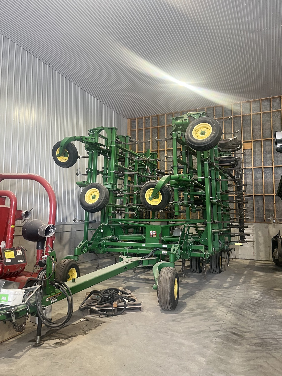 2012 John Deere 2210 Image 1