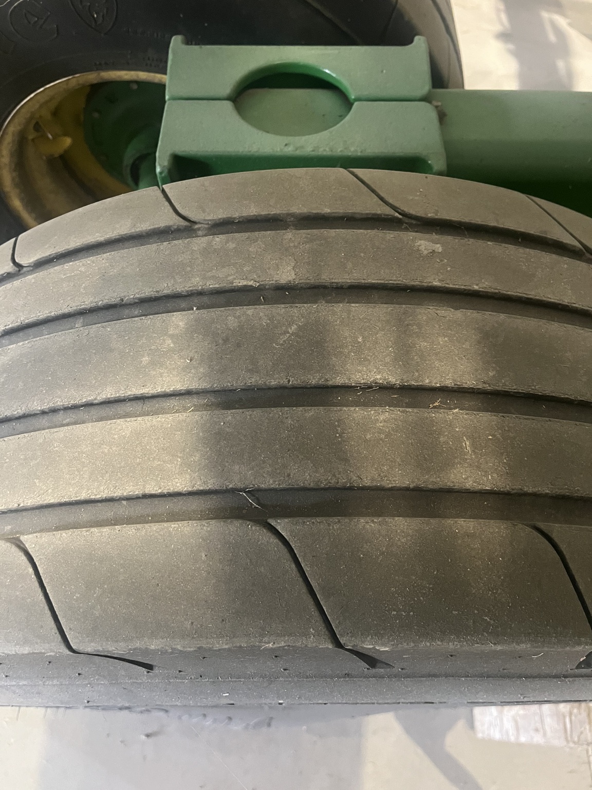 2012 John Deere 2210 Image 4