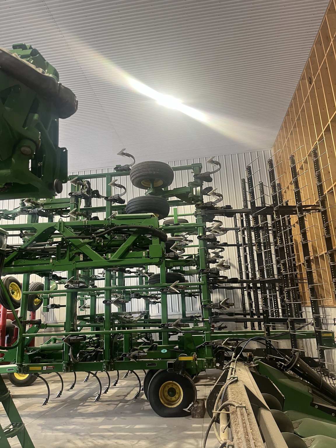 2012 John Deere 2210 Image 2